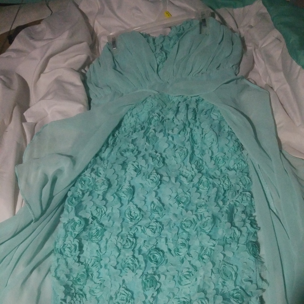 Sleavless floral party dress